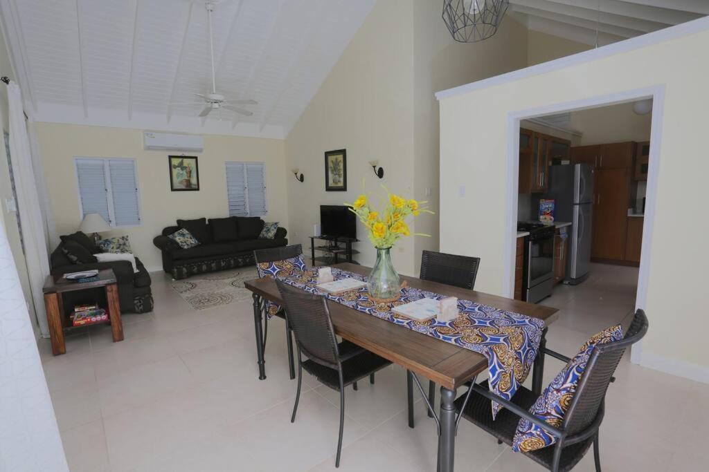 Richmond - Heroes Villa, Ac, Security, Access To Pool, Playground & Private Beach - Welcome Breakfast Basket Exterior photo