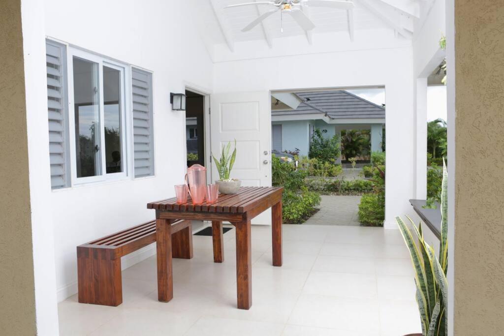 Richmond - Heroes Villa, Ac, Security, Access To Pool, Playground & Private Beach - Welcome Breakfast Basket Exterior photo