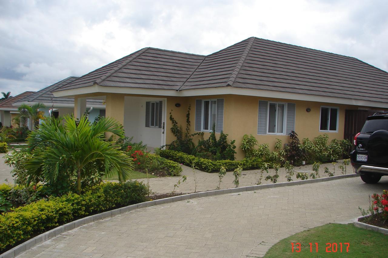 Richmond - Heroes Villa, Ac, Security, Access To Pool, Playground & Private Beach - Welcome Breakfast Basket Exterior photo